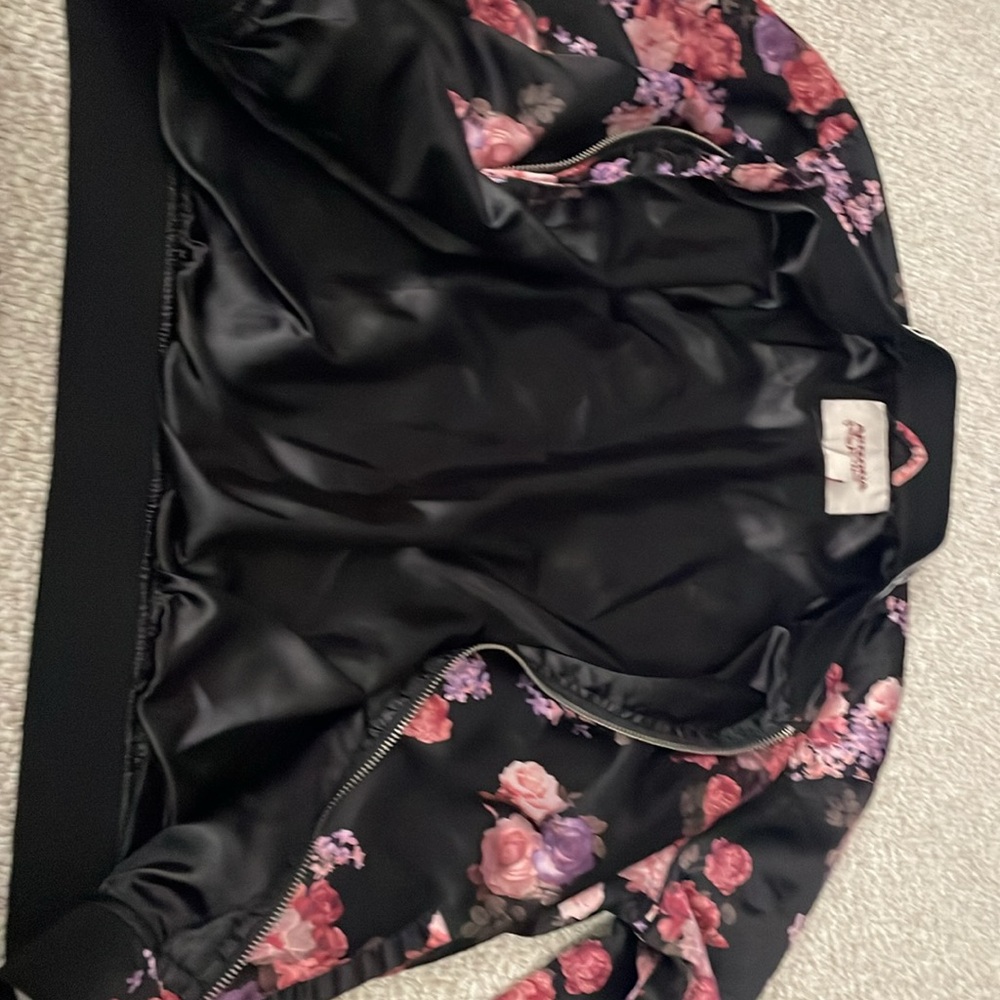 Women’s Arizona Jeans Black and Pink Red Bomber Jacket with Floral Design Size L - Picture 5 of 9